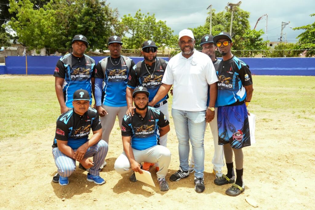 Los Alcarrizos celebrates its first Softball Classic | De Último Minuto English