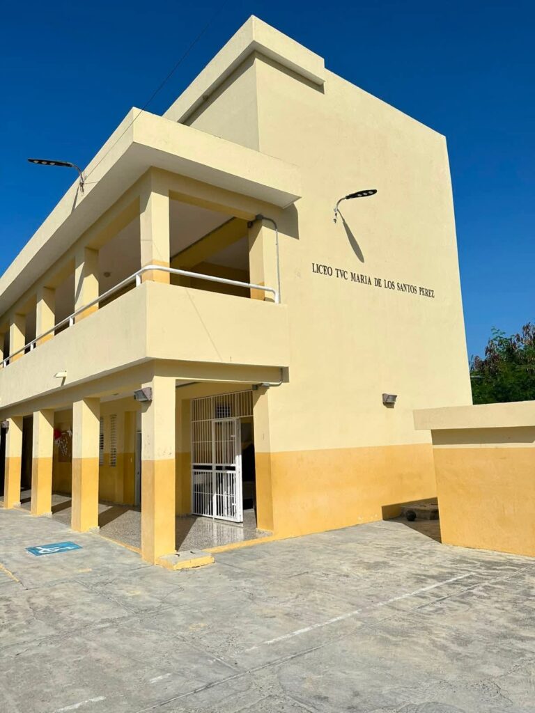 Regional Education 03 delivers modern laboratory equipment to educational center in Padre Las Casas | De Último Minuto English